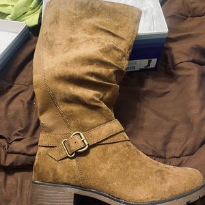 White Mountain Wide Calf boot